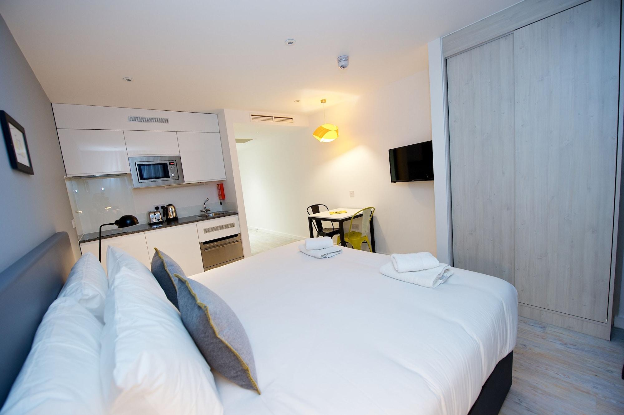Staycity Aparthotels London Heathrow Hillingdon Exterior photo