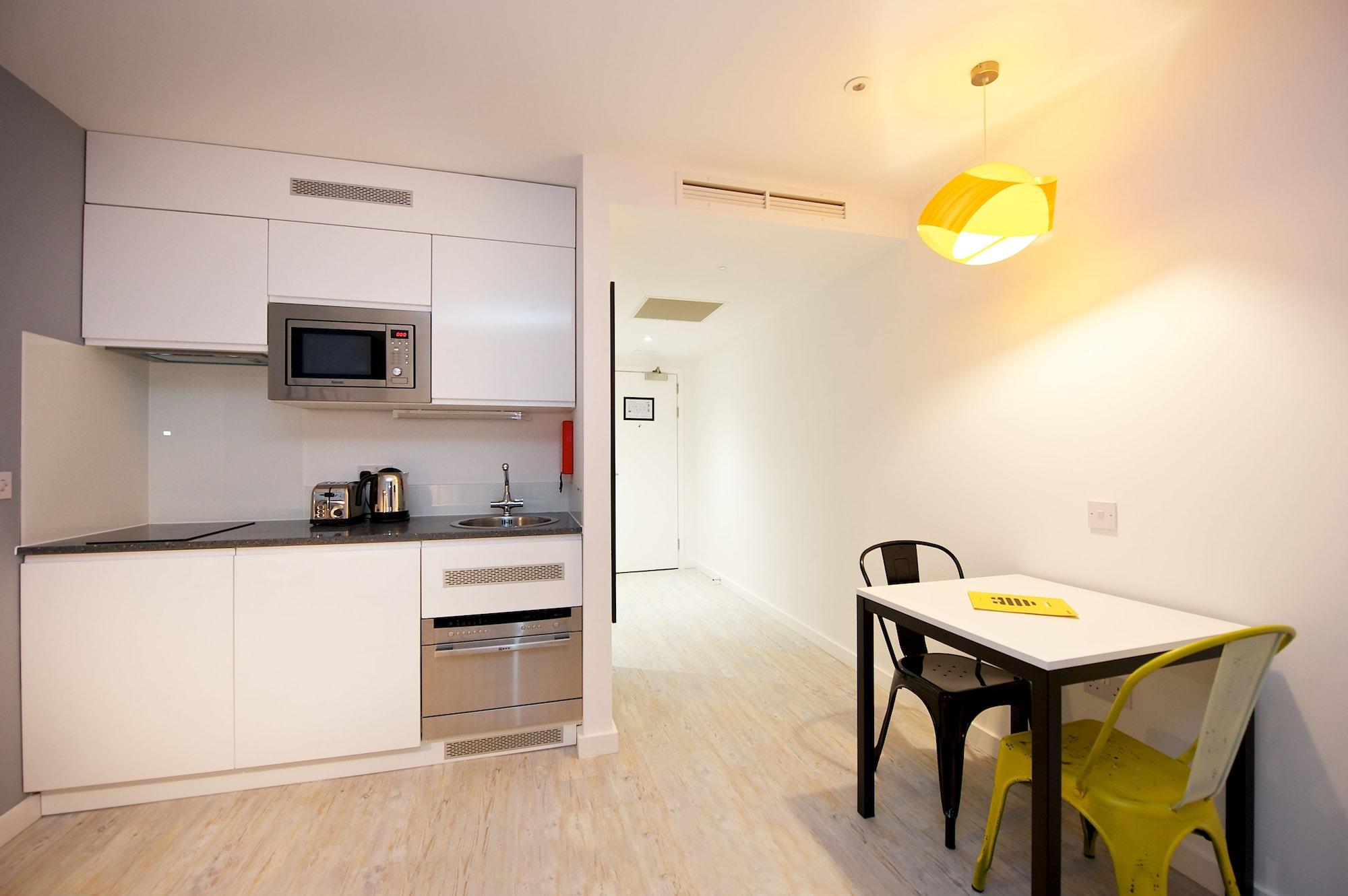 Staycity Aparthotels London Heathrow Hillingdon Exterior photo
